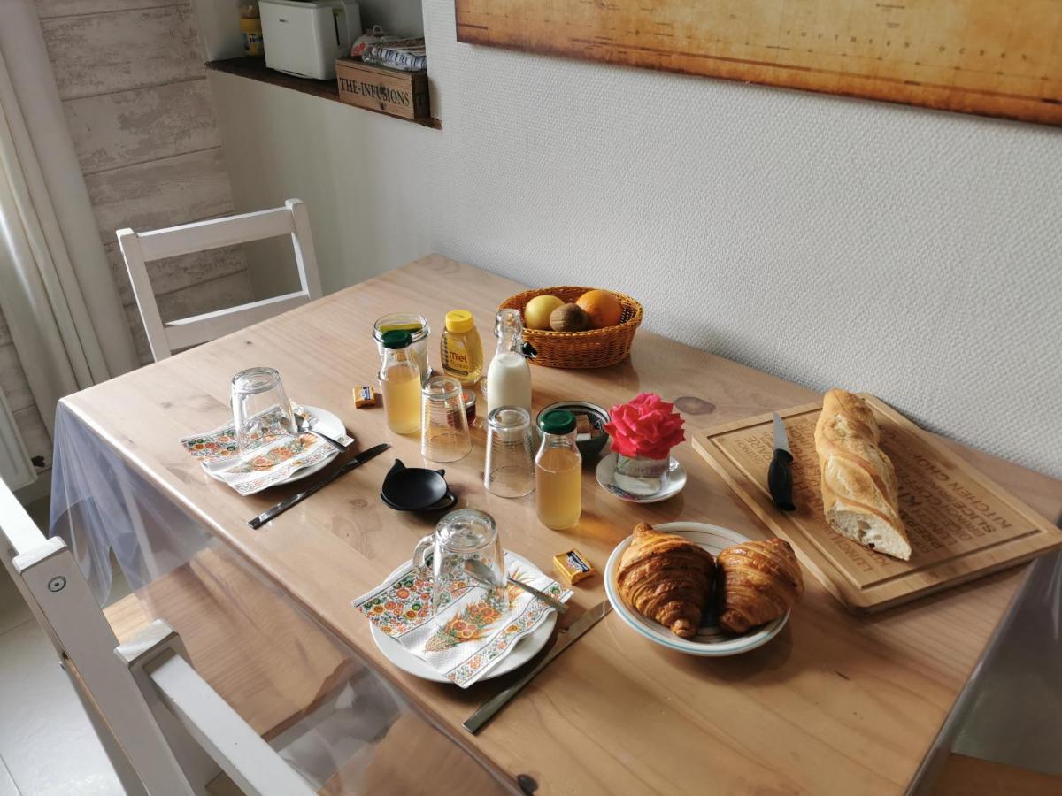La Coticia Acomodação com café da manhã Coutiches Exterior foto